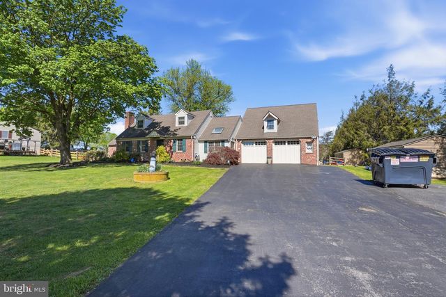 55 LAKEVIEW DR, Elverson, PA 19520