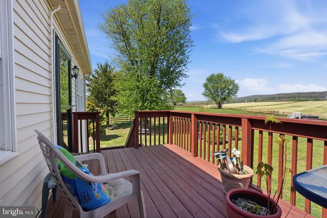 55 LAKEVIEW DR, Elverson, PA 19520
