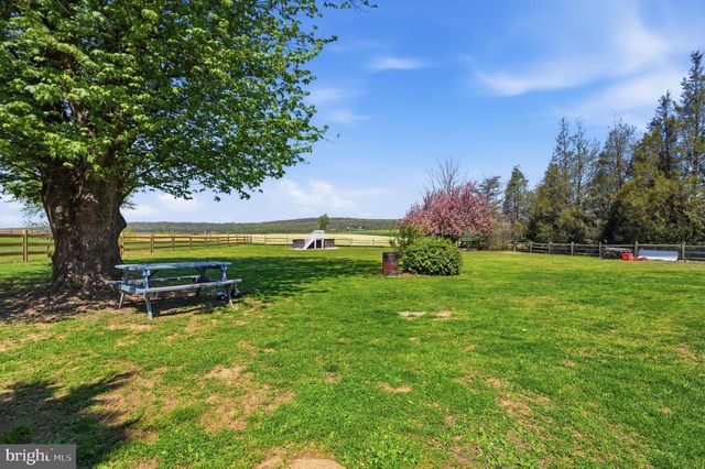 55 LAKEVIEW DR, Elverson, PA 19520