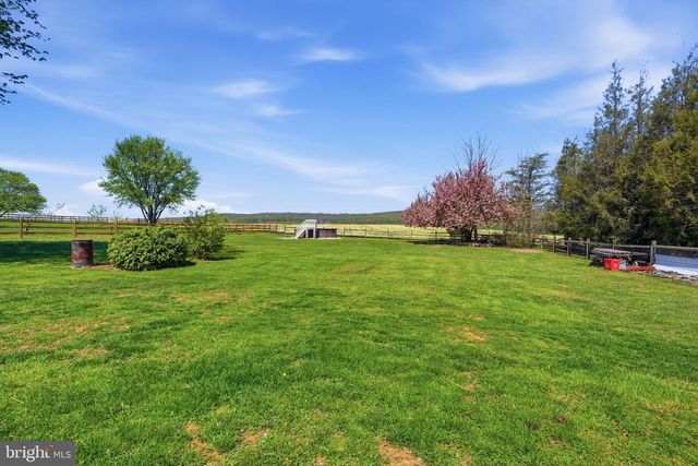 55 LAKEVIEW DR, Elverson, PA 19520