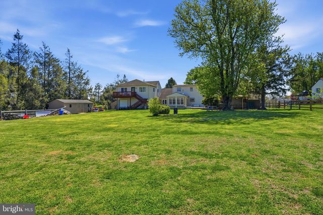 55 LAKEVIEW DR, Elverson, PA 19520