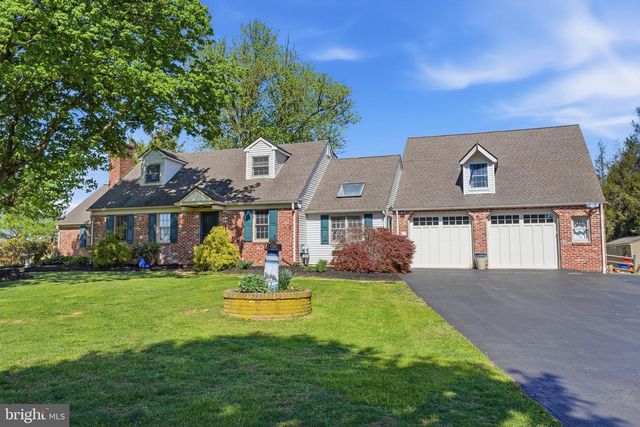55 LAKEVIEW DR, Elverson, PA 19520