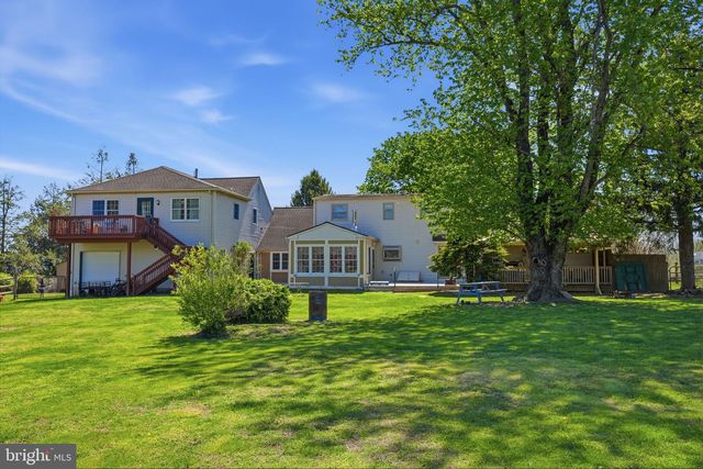 55 LAKEVIEW DR, Elverson, PA 19520