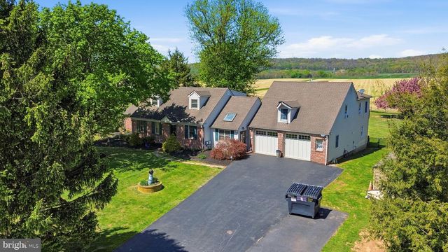 55 LAKEVIEW DR, Elverson, PA 19520