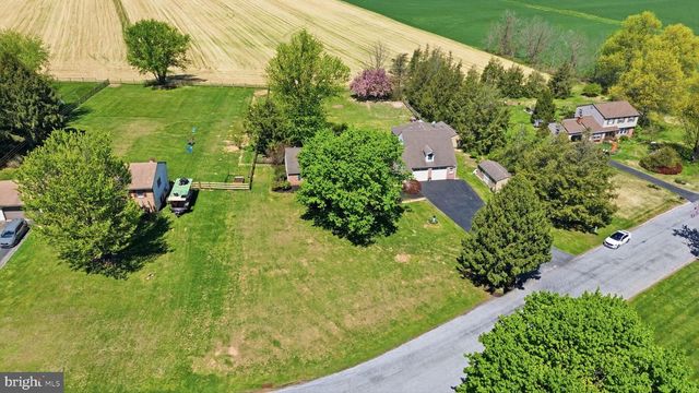 55 LAKEVIEW DR, Elverson, PA 19520