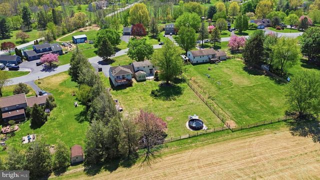 55 LAKEVIEW DR, Elverson, PA 19520