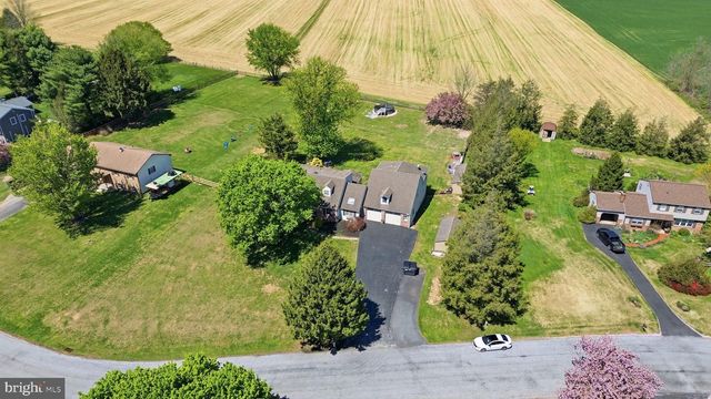 55 LAKEVIEW DR, Elverson, PA 19520