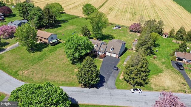 55 LAKEVIEW DR, Elverson, PA 19520