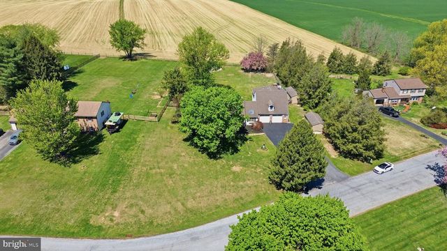 55 LAKEVIEW DR, Elverson, PA 19520