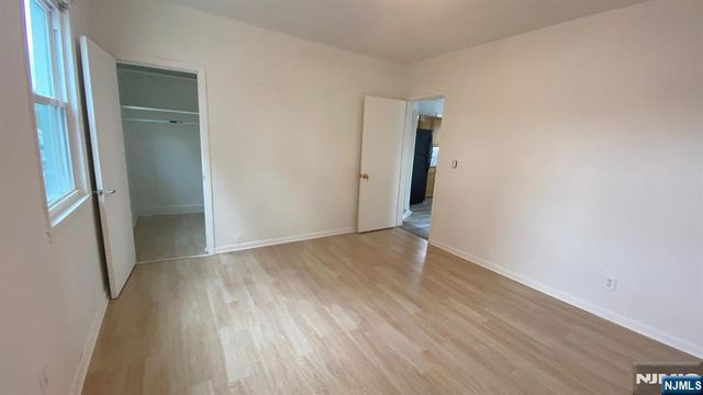 52 14th Avenue 2, Elmwood Park, NJ 07407