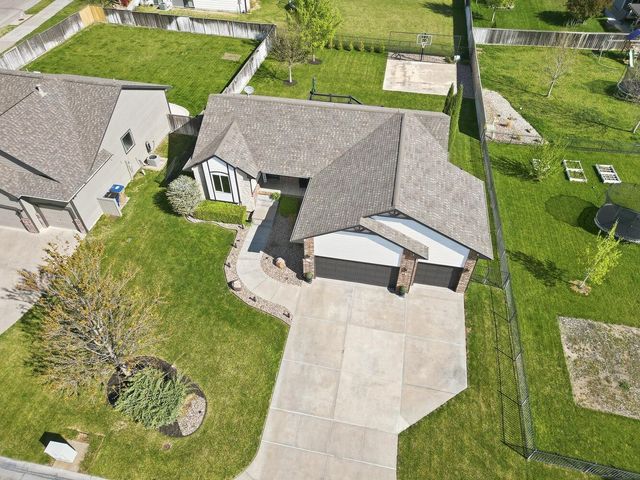 726 Sandstone Ct, Andover, KS 67002