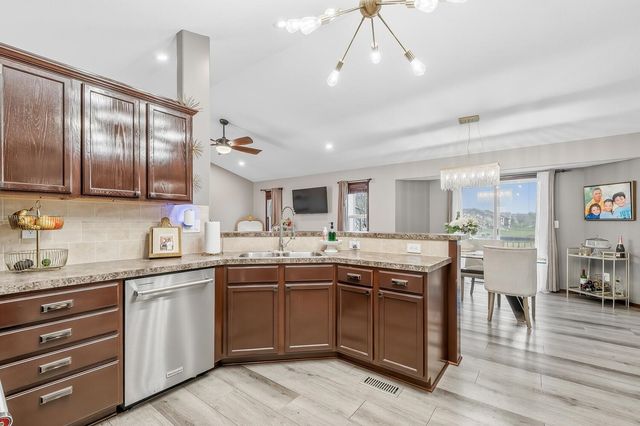 726 Sandstone Ct, Andover, KS 67002