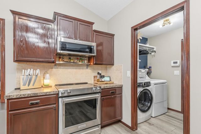 726 Sandstone Ct, Andover, KS 67002