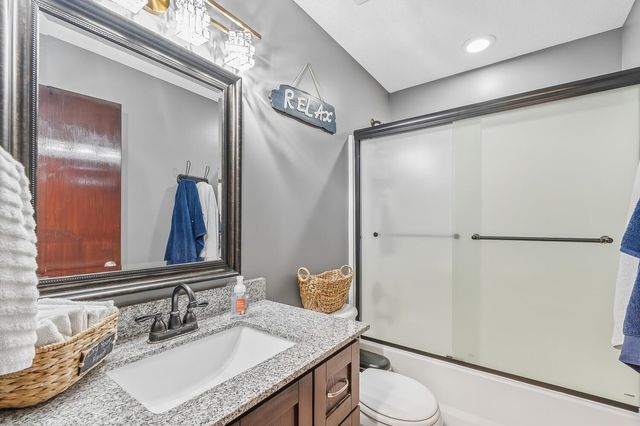 726 Sandstone Ct, Andover, KS 67002