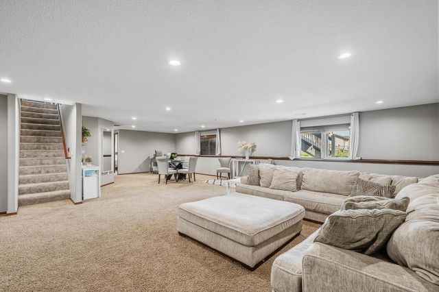 726 Sandstone Ct, Andover, KS 67002