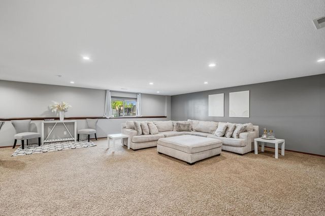 726 Sandstone Ct, Andover, KS 67002