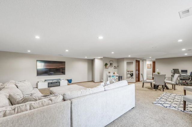 726 Sandstone Ct, Andover, KS 67002