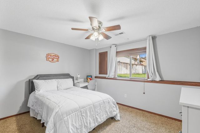 726 Sandstone Ct, Andover, KS 67002