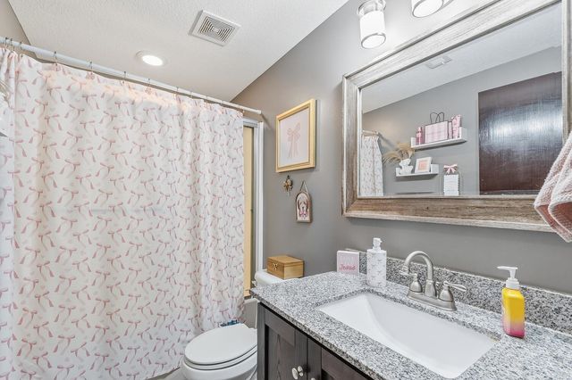 726 Sandstone Ct, Andover, KS 67002