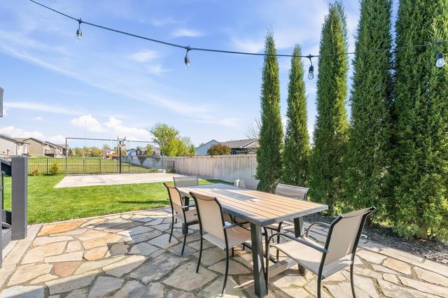 726 Sandstone Ct, Andover, KS 67002