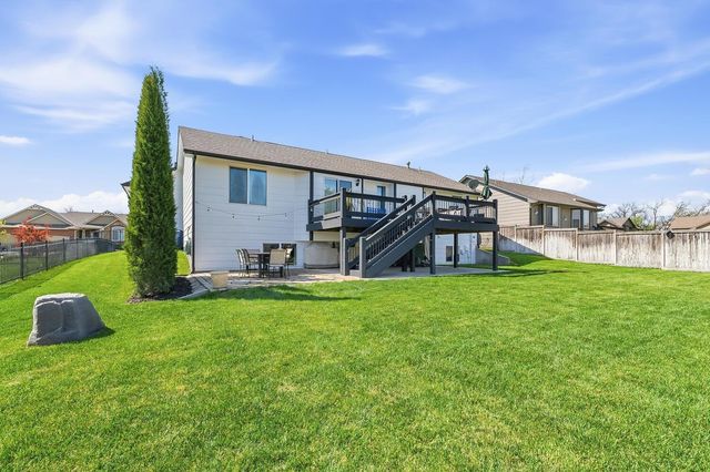 726 Sandstone Ct, Andover, KS 67002