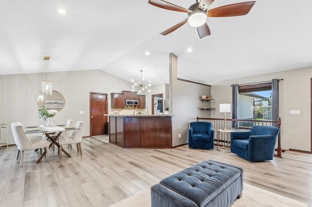 726 Sandstone Ct, Andover, KS 67002