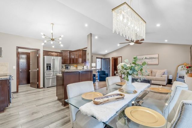 726 Sandstone Ct, Andover, KS 67002