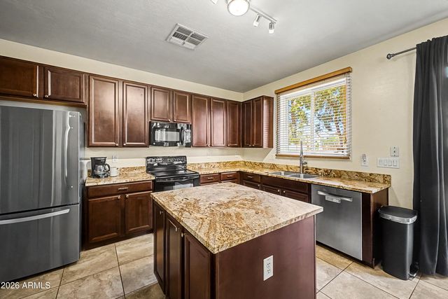 2101 E SUNLAND Avenue, Phoenix, AZ 85040