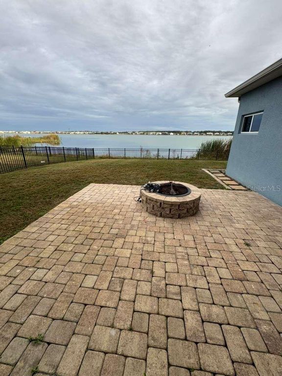 Image 16 of property listing at 589 BLUE CYPRESS DRIVE, Groveland, FL 34736