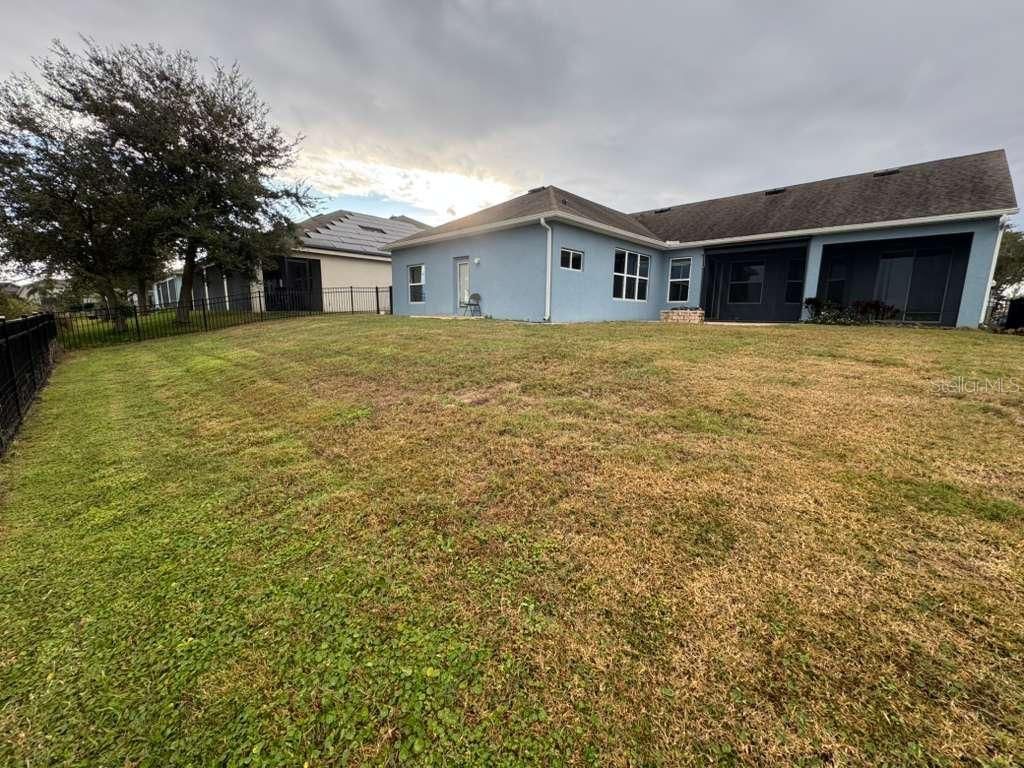Image 21 of property listing at 589 BLUE CYPRESS DRIVE, Groveland, FL 34736