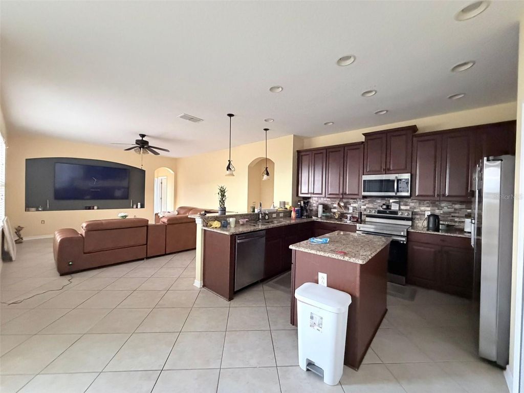 Image 6 of property listing at 589 BLUE CYPRESS DRIVE, Groveland, FL 34736