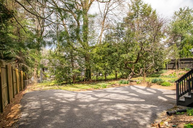 302 Laurel Lane, Lookout Mountain, TN 37350