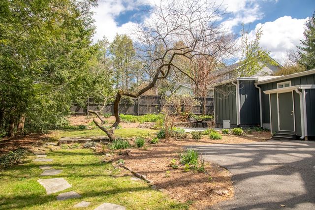 302 Laurel Lane, Lookout Mountain, TN 37350