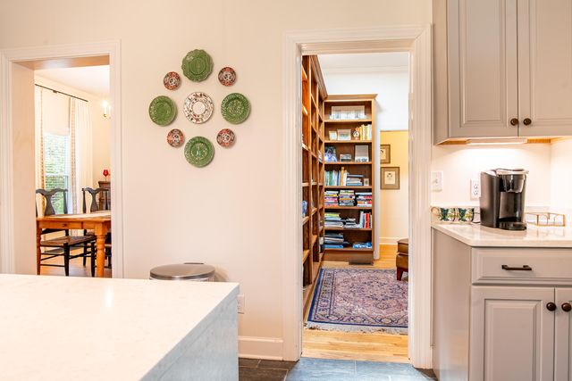 302 Laurel Lane, Lookout Mountain, TN 37350