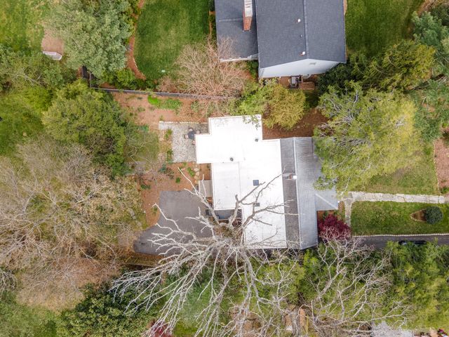 302 Laurel Lane, Lookout Mountain, TN 37350