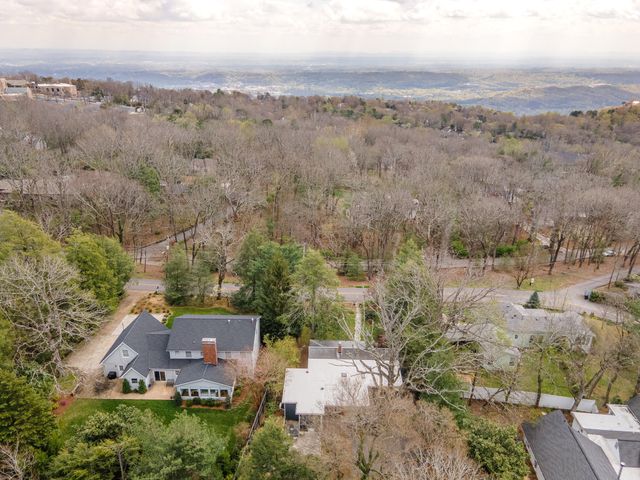 302 Laurel Lane, Lookout Mountain, TN 37350