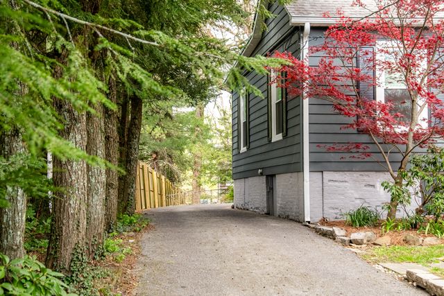 302 Laurel Lane, Lookout Mountain, TN 37350