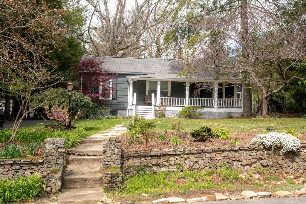 302 Laurel Lane, Lookout Mountain, TN 37350