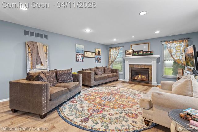 316 Lenox Lane, Brighton, MI 48114