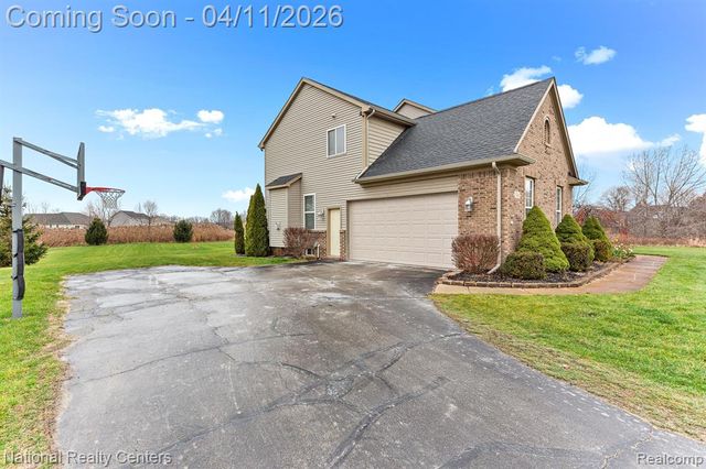 316 Lenox Lane, Brighton, MI 48114