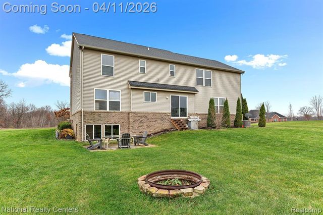 316 Lenox Lane, Brighton, MI 48114