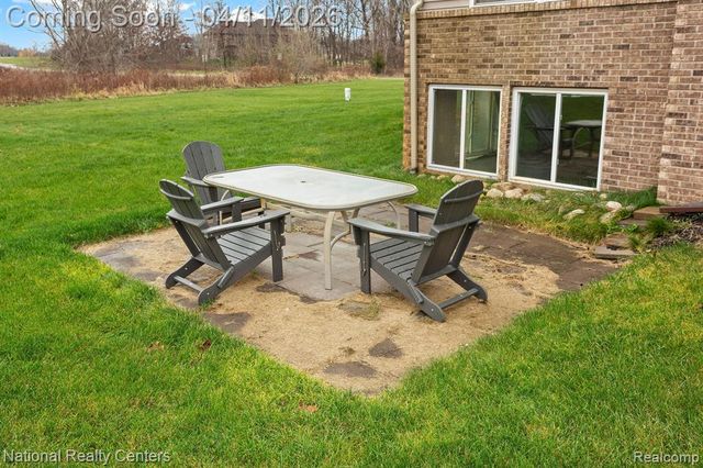 316 Lenox Lane, Brighton, MI 48114