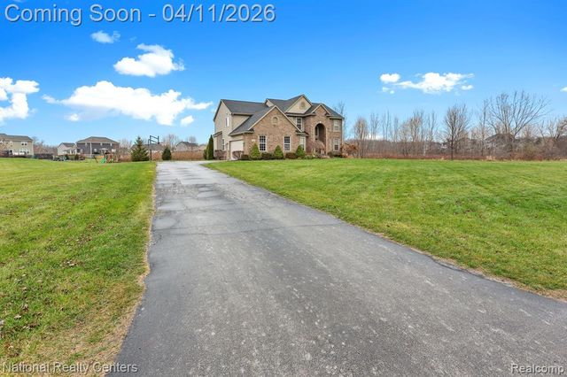 316 Lenox Lane, Brighton, MI 48114