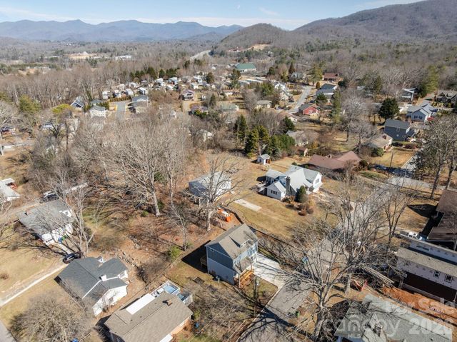 88 Winston Avenue, Asheville, NC 28803