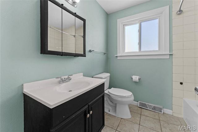 608 Holiday Avenue, Hazelwood, MO 63042