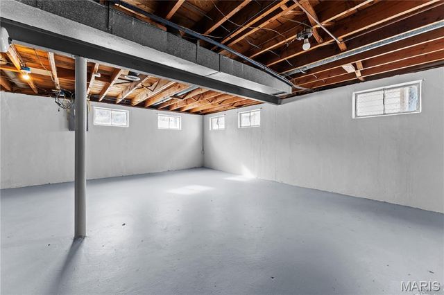 608 Holiday Avenue, Hazelwood, MO 63042