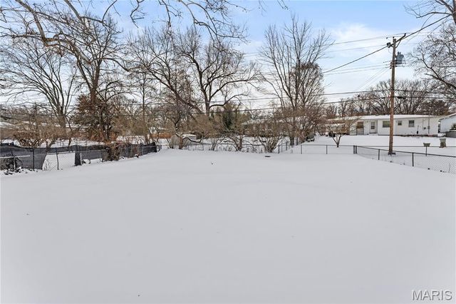 608 Holiday Avenue, Hazelwood, MO 63042