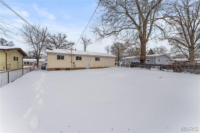 608 Holiday Avenue, Hazelwood, MO 63042