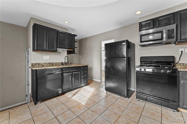 608 Holiday Avenue, Hazelwood, MO 63042