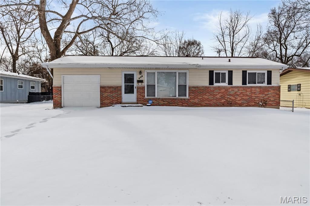 608 Holiday Avenue, Hazelwood, MO 63042